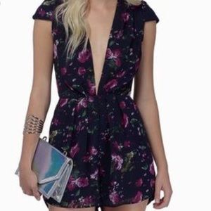 🌷 Tobi Garden Party Romper, size Medium 🌷